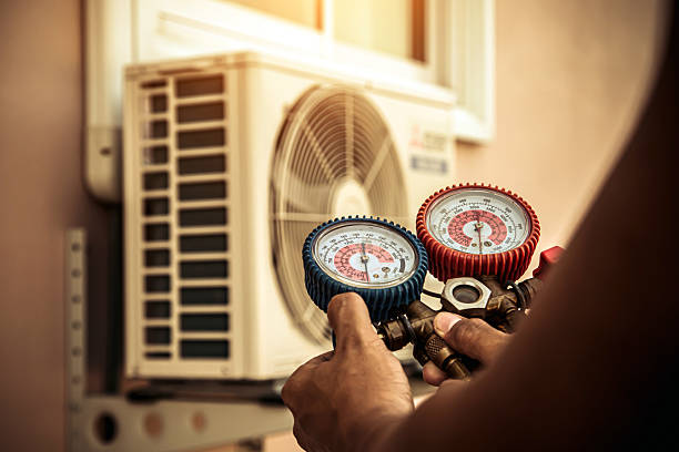 Professional Hvac technician working in Powder Springs, GA